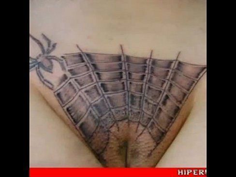 Seleção de mulheres tatuadas nas partes intimas